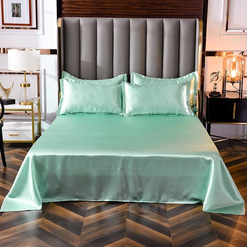 Zoom sur la texture satinée du drap vert opaline