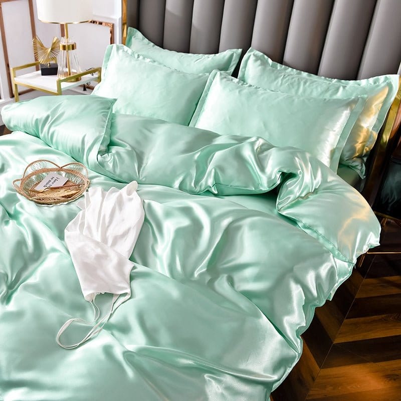 Ensemble complet de literie vert opaline sur un lit