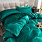 Zoom sur le tissu polyester satiné de la housse de couette verte