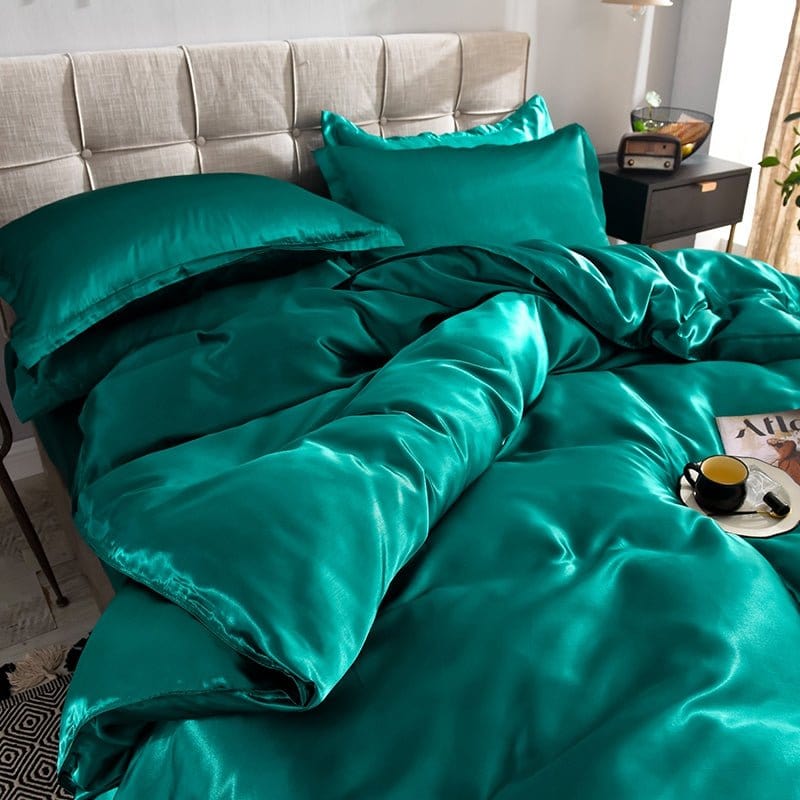 Zoom sur le tissu polyester satiné de la housse de couette verte