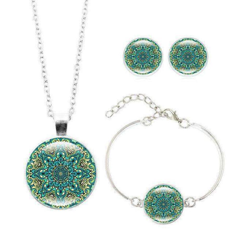 Zoom sur le pendentif mandala aux motifs géométriques colorés