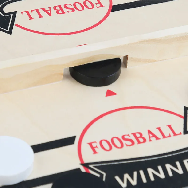 Jeu de passe-trappe en bois avec palets prêts à lancer