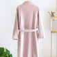 Peignoir rose clair pour femme avec col en V