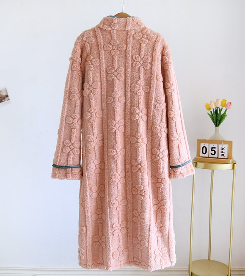 Peignoir rose en polaire avec col rond et boutons