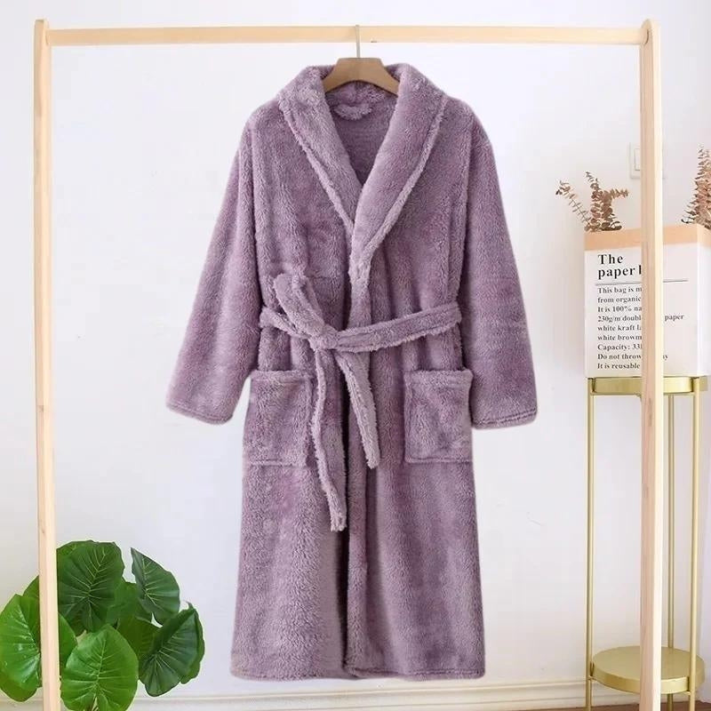 Peignoir violet en plaid avec ceinture et poches visibles