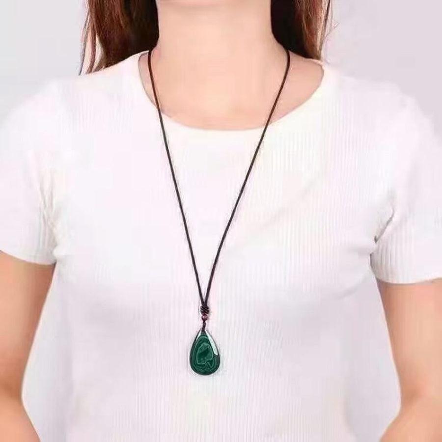 Pendentif malachite suspendu à une chaîne délicate