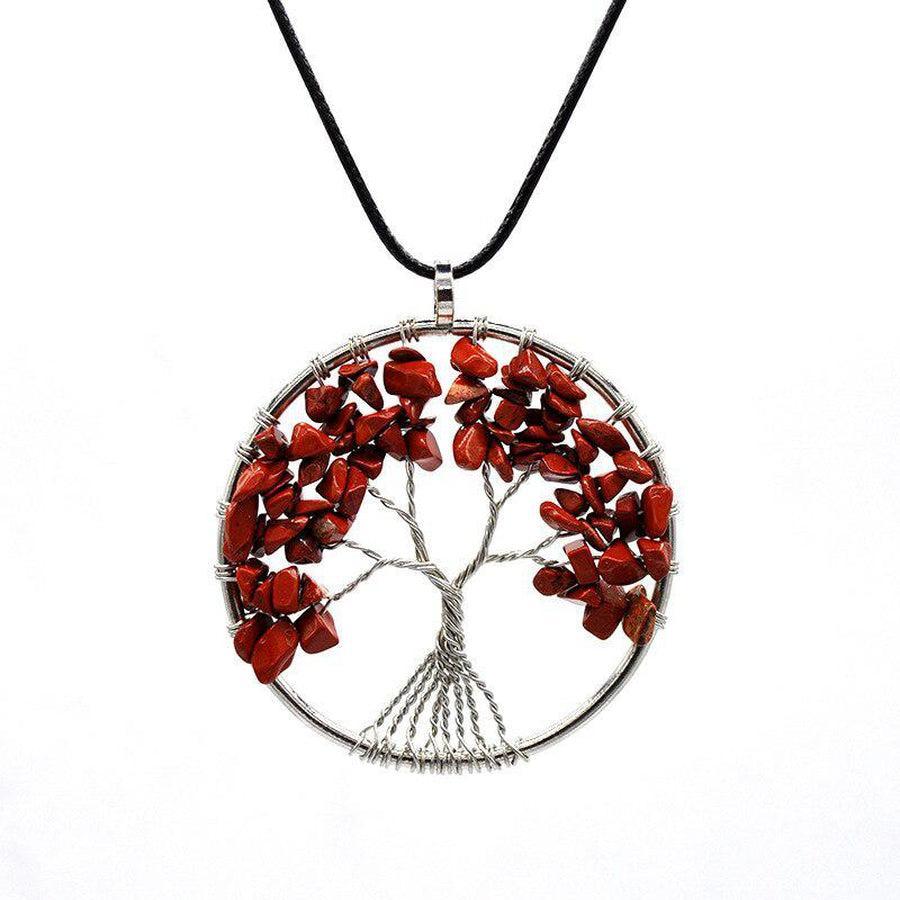 Vue rapprochée d'un pendentif Arbre de Vie en pierres naturelles