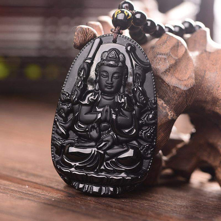 Détail du pendentif montrant Avalokitesvara en relief