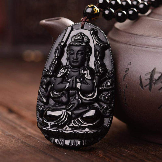 Amulette en obsidienne représentant Avalokitesvara, vue complète
