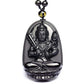 Vue rapprochée d'un pendentif Bouddha en obsidienne