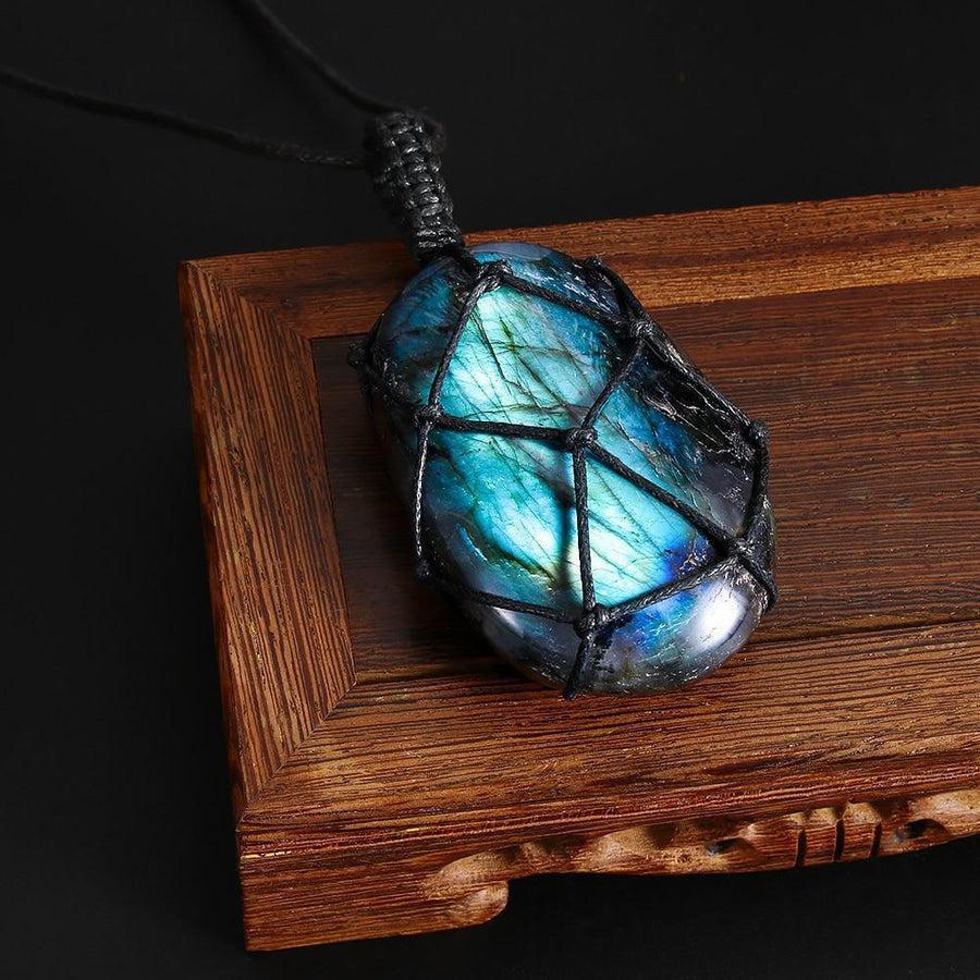 Gros plan sur la texture unique d'une labradorite polie