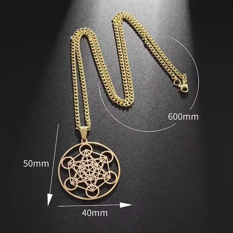 Vue latérale du pendentif Métatron, chaîne visible
