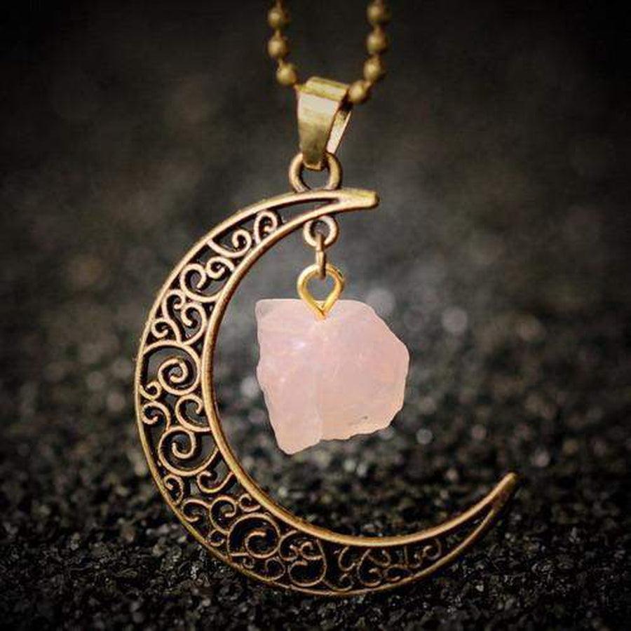 Pendentif demi-lune avec pierre brute améthyste en gros plan
