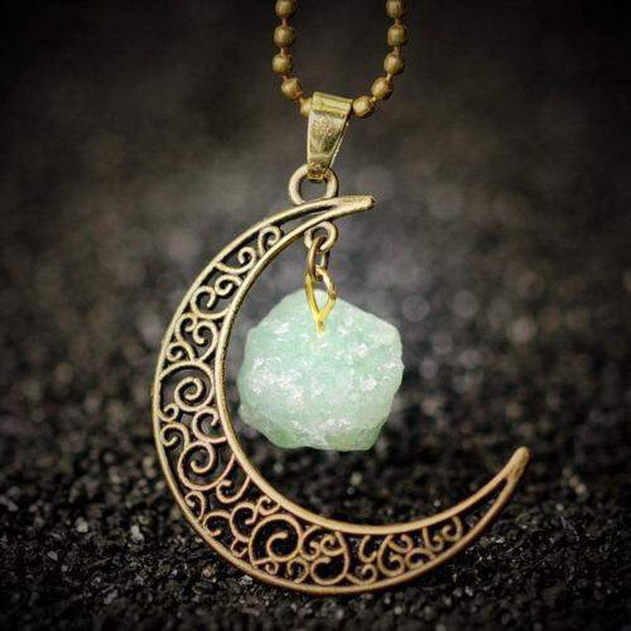 Détail du pendentif demi-lune avec pierre quartz violet