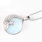 Pendentif demi-lune montrant la pierre d'onyx noire