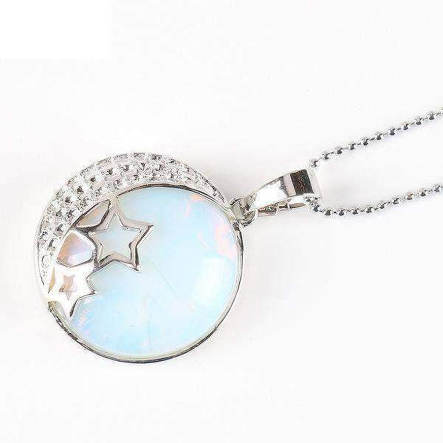 Pendentif demi-lune montrant la pierre d'onyx noire