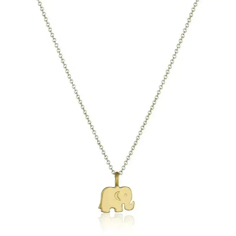 Gros plan sur les détails du pendentif éléphant