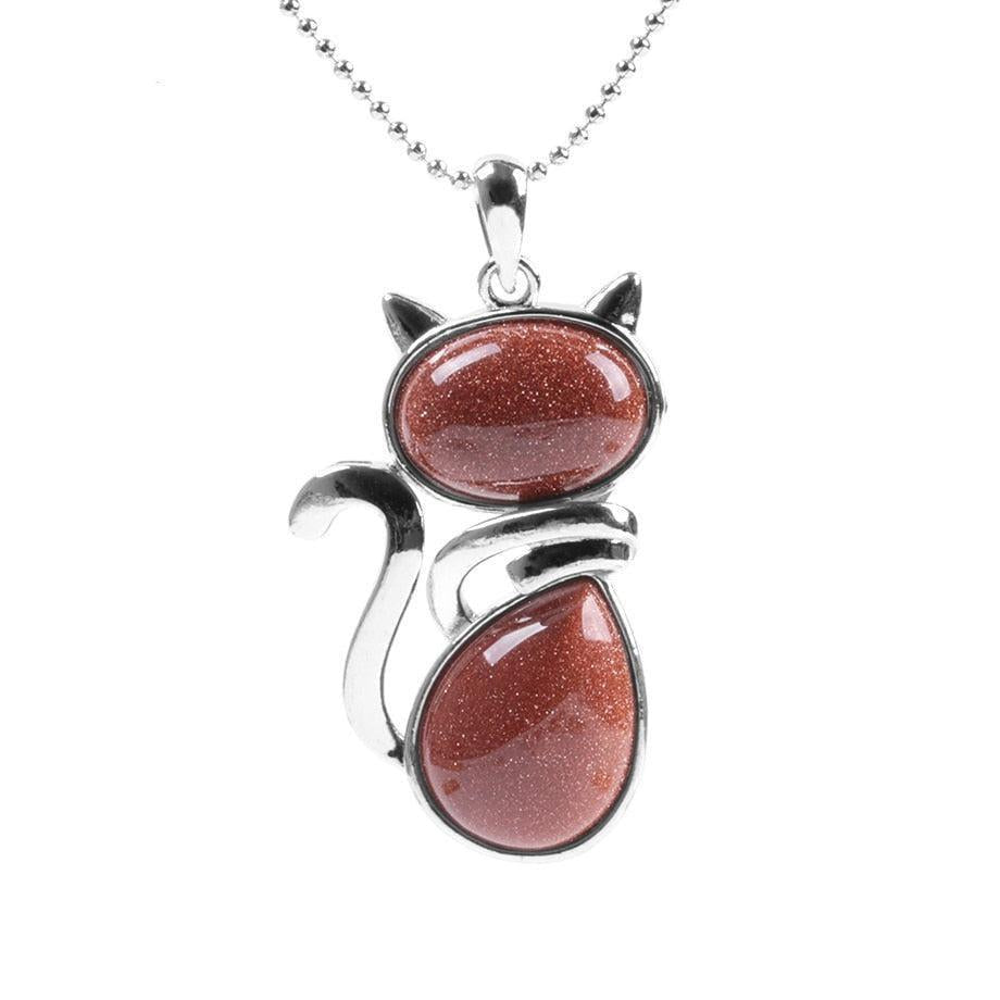 Vue latérale du pendentif chat et pierre blanche