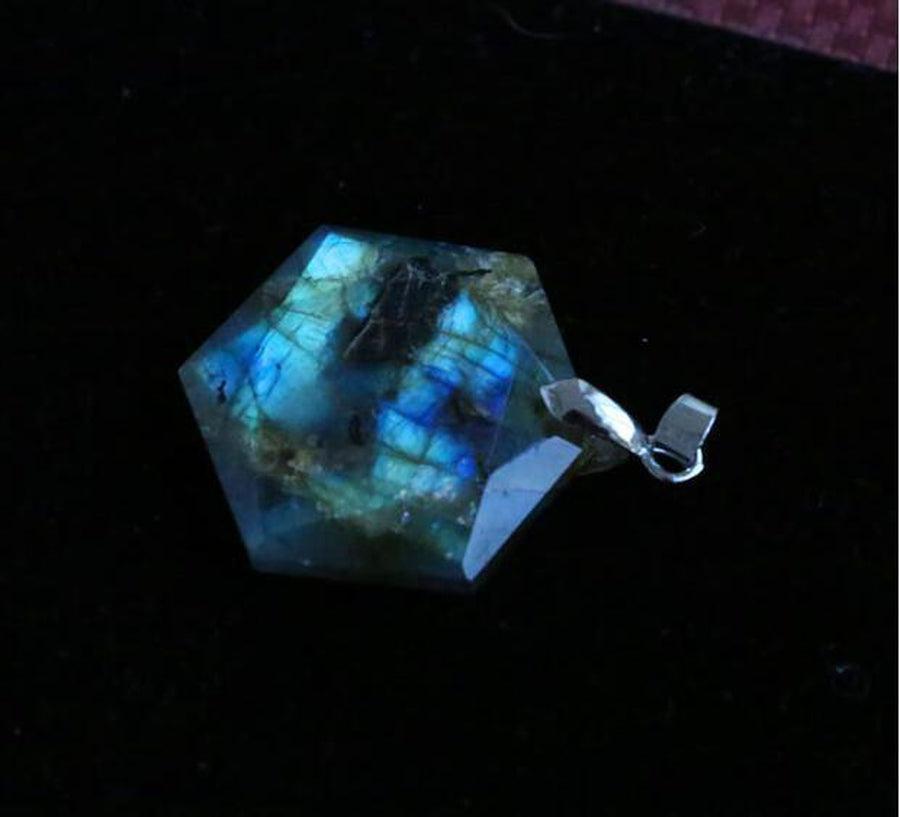 Pendentif en labradorite avec nuances changeantes