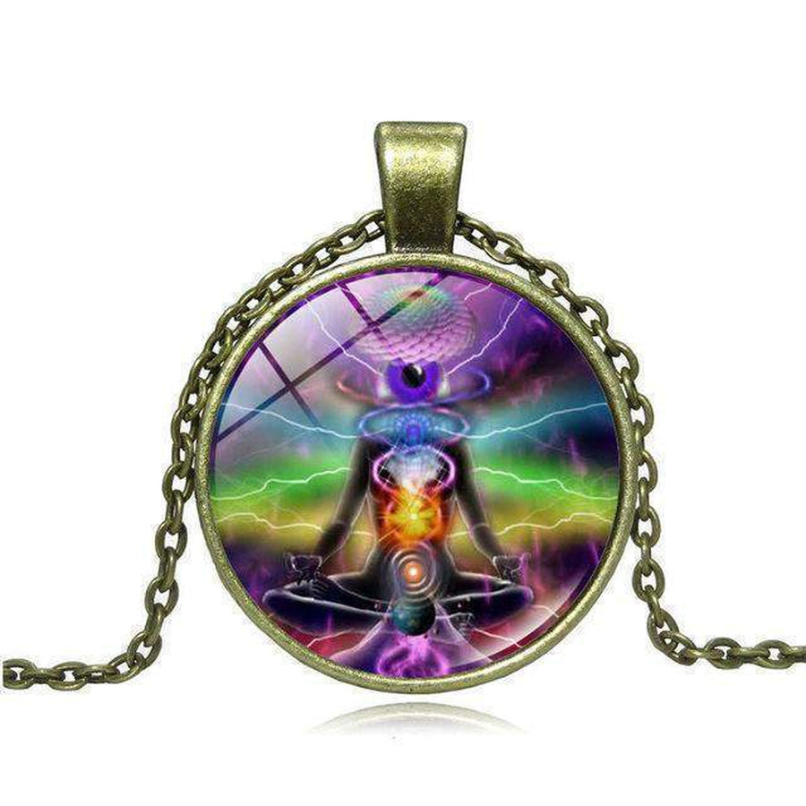 Détail du yogi méditant en position du Lotus sur le pendentif