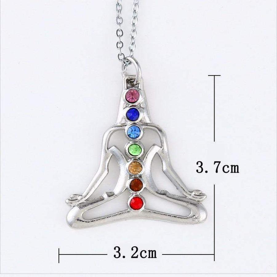 Détail des couleurs vives des pierres du pendentif