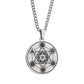 Vue latérale du pendentif Métatron, montrant les détails gravés