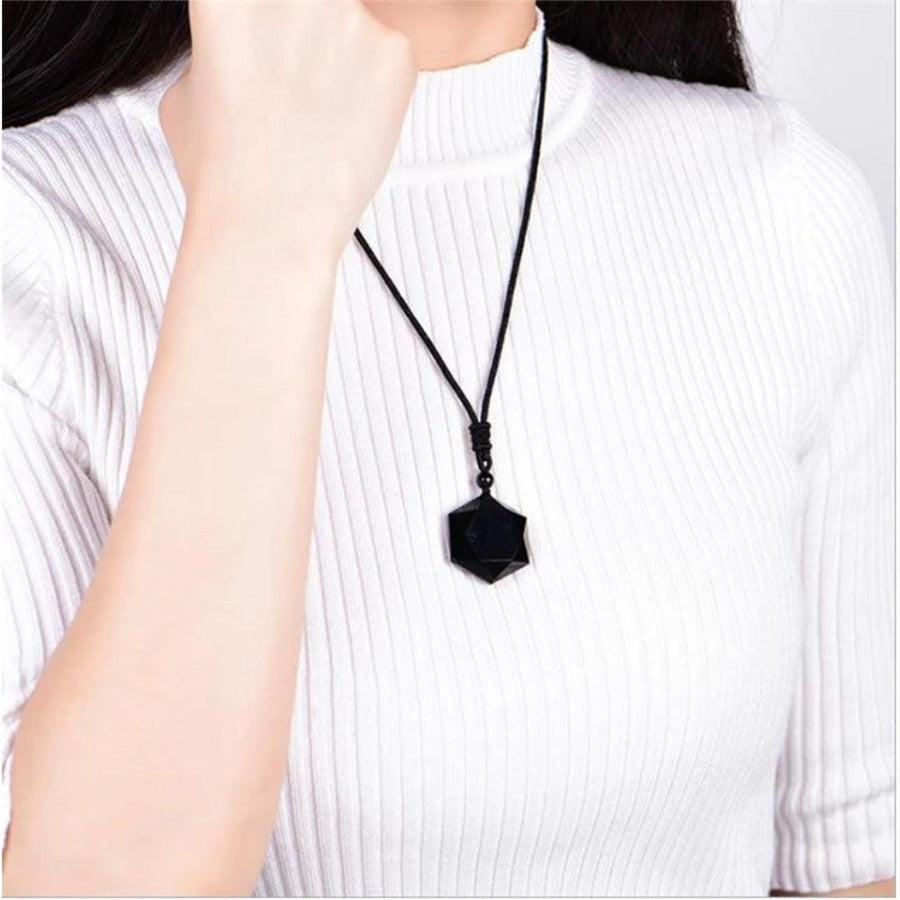Pendentif étoile de David en obsidienne, détails des facettes