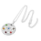 Vue rapprochée du pendentif montrant les sept pierres des chakras