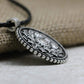 Vue rapprochée du pendentif mandala en argent ancien