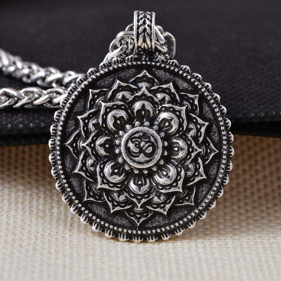 Pendentif fleur de lotus avec chaîne en argent de 45 cm