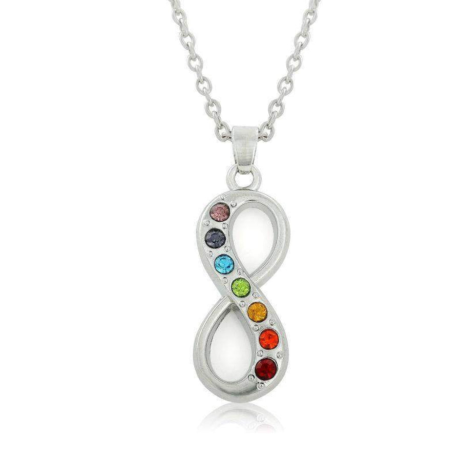 Vue rapprochée du pendentif infini en zinc et cristal