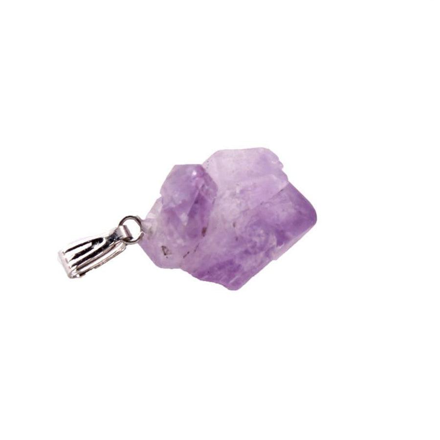 Pendentif en améthyste en forme de pendule sur fond blanc