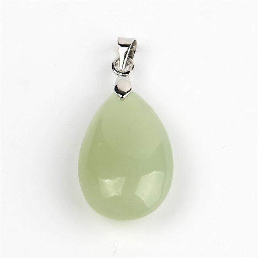 Pendentif en pierre violette avec des veines distinctes