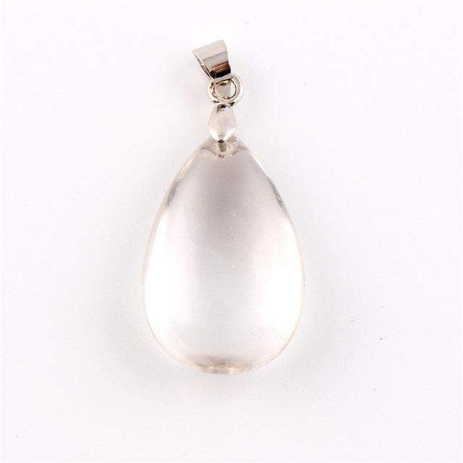 Pendentif en pierre jaune accroché à une fine chaîne