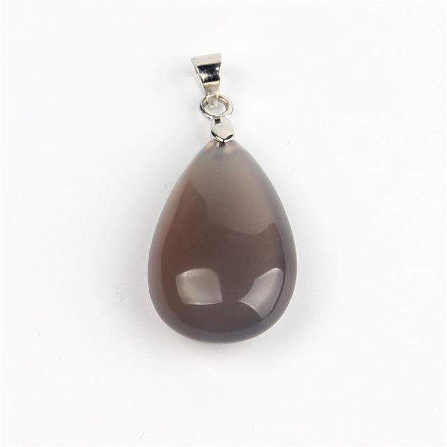 Pendentif en pierre grise avec des nuances subtiles