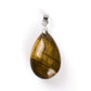 Collection de pendentifs en pierres aux formes variées