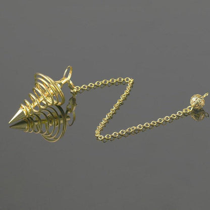 Pendule argenté en spirale, vue latérale sur fond neutre