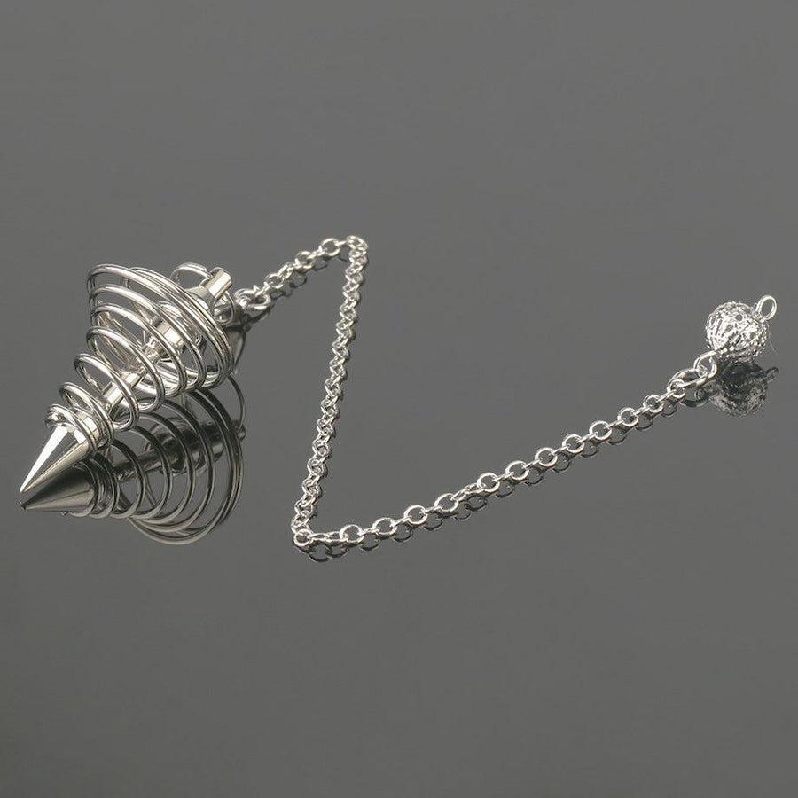 Pendule couleur antique en spirale, gros plan sur la pointe
