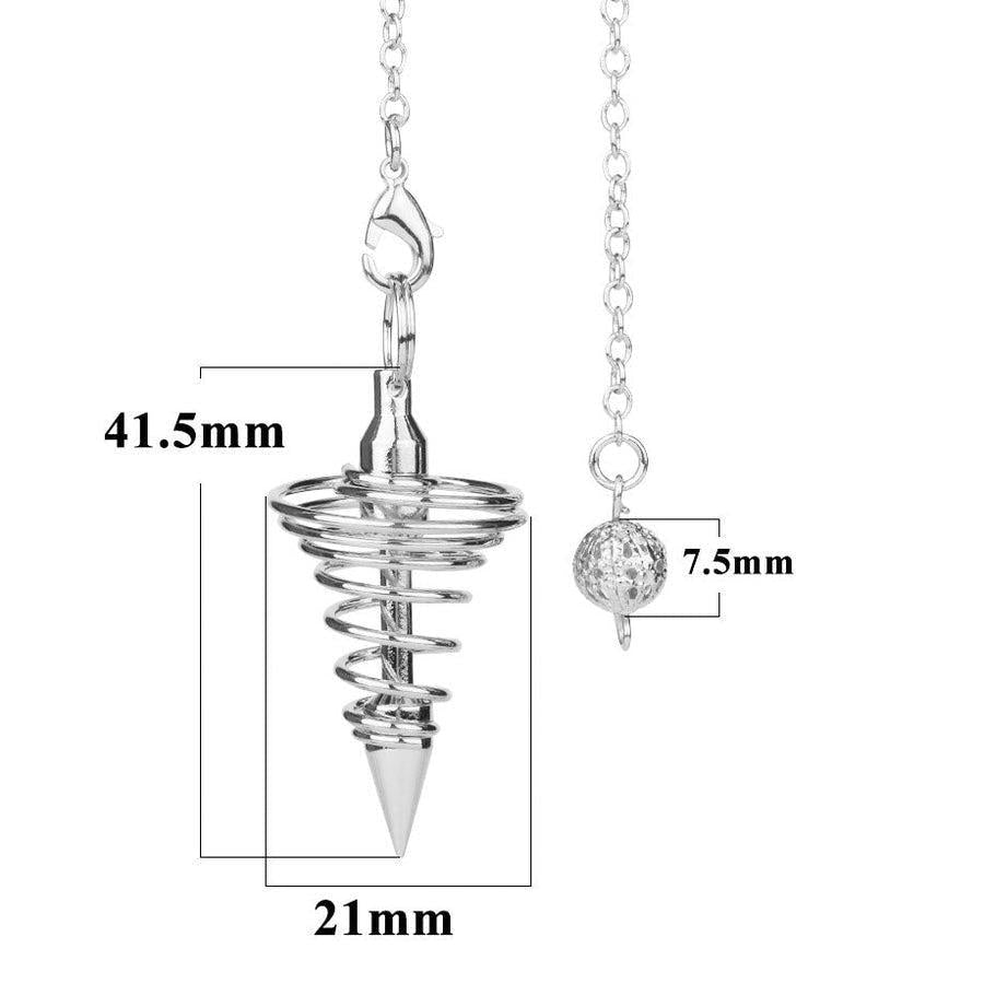 Vue rapprochée du pendule Reiki argenté en spirale