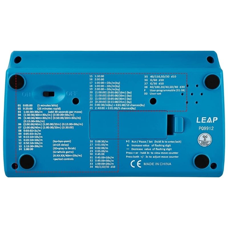 Pendule multifonction avec affichage numérique et boutons