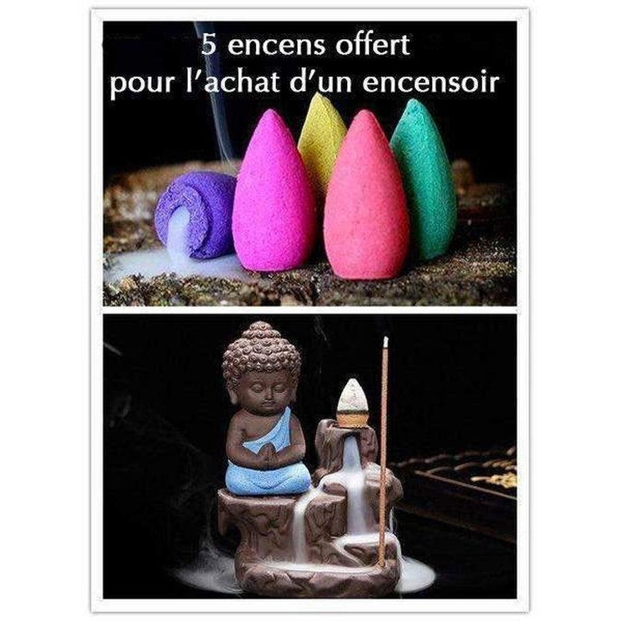 Vue rapprochée de l'encensoir Bouddha en méditation