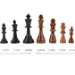 Pièces d'échecs en bois et plastique sur fond neutre