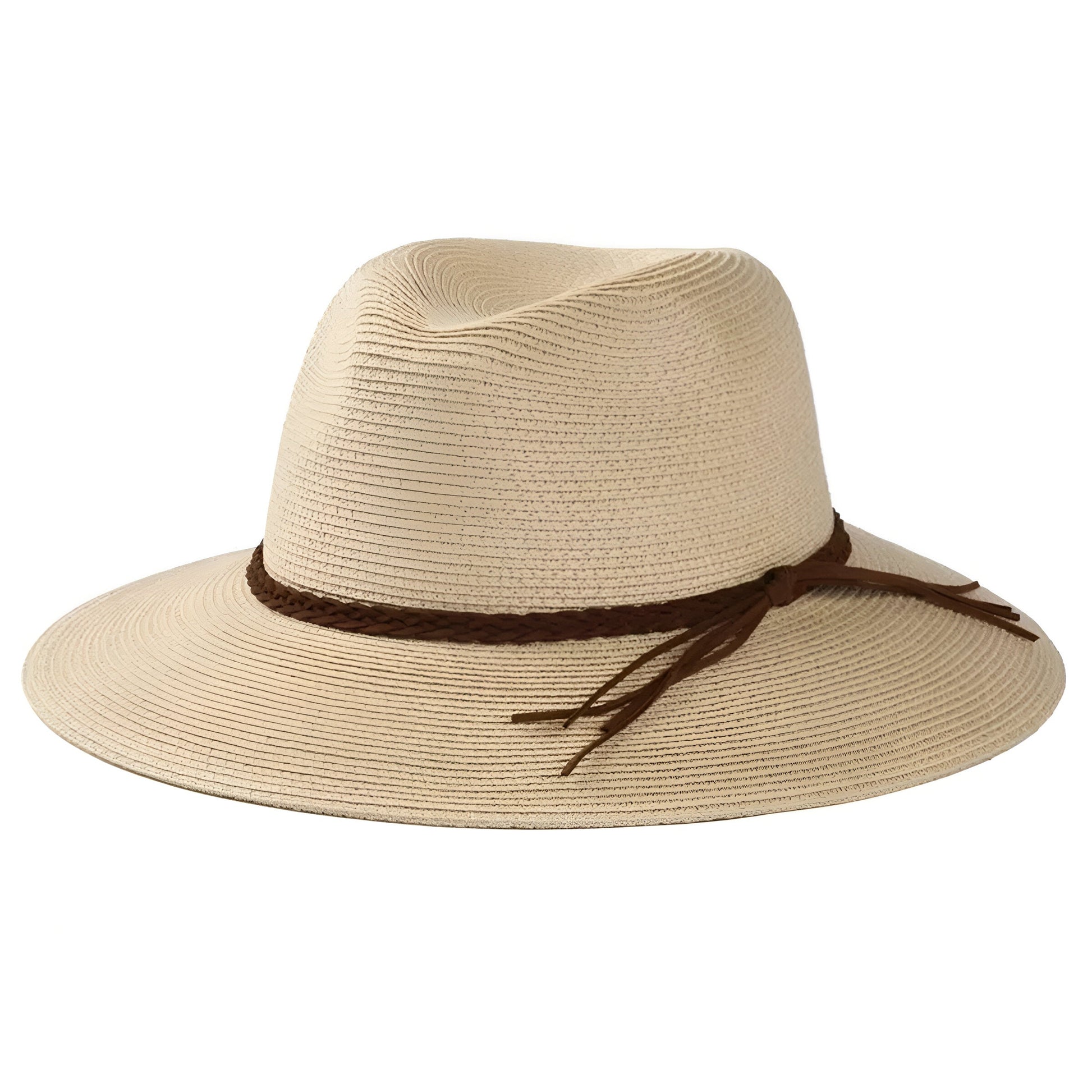 Chapeau de paille porté par une personne en extérieur ensoleillé
