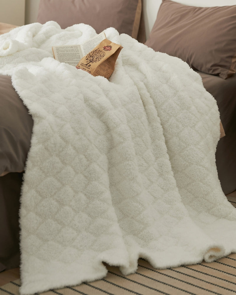 Gros plan sur la texture soyeuse du plaid blanc