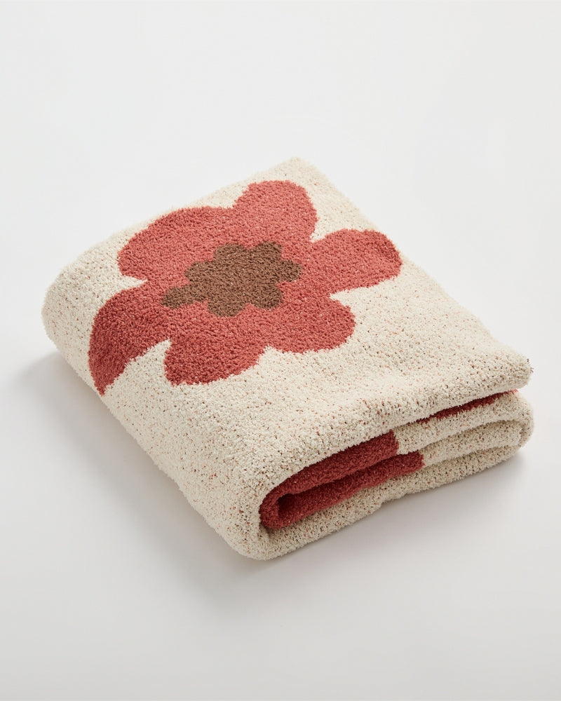 Détail des motifs de roses rouges sur fond crème