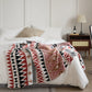 Vue d'ensemble du plaid étalé sur un lit