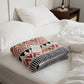 Zoom sur les motifs marrons et blancs du plaid