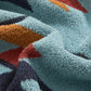 Vue latérale du plaid turquoise sur une méridienne