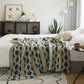 Gros plan sur les motifs ethniques du plaid