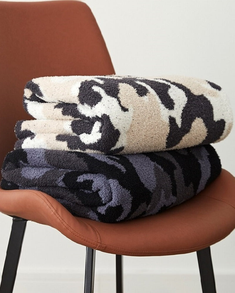 Gros plan sur la texture douce du plaid noir